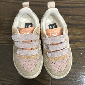 Veja Toddler Sneaker V-10 size EU 25 US 8.5
